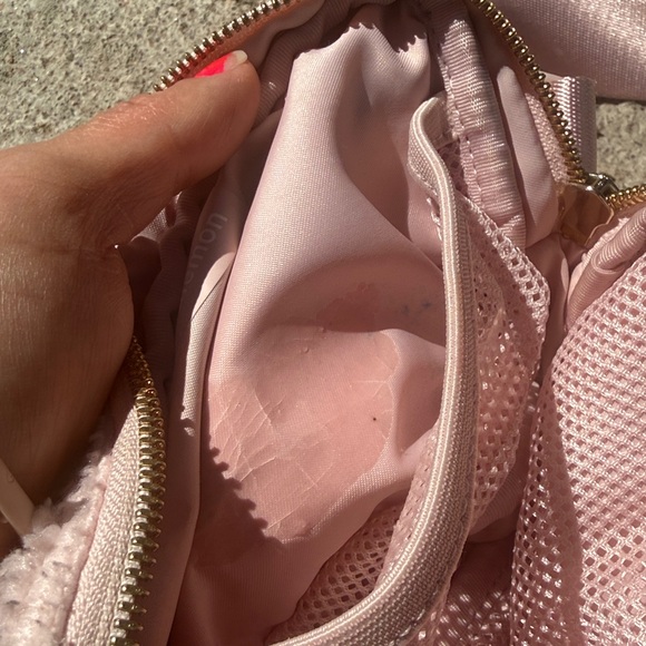 lululemon athletica Blush Sherpa Crossbody Bag - Picture 4 of 6